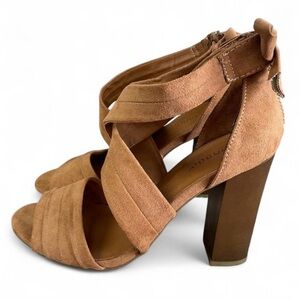Women's Bamboo Brown Suede Bow Zip Up Block‎ Heels
Size 7